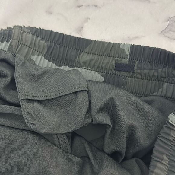 Athleta Camo Printed Mesh Racer Shorts XS - Picture 7 of 7